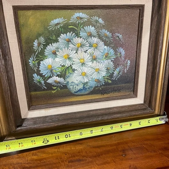 Original oil painting of daisies in a vase signed by the artist Nancy Lee